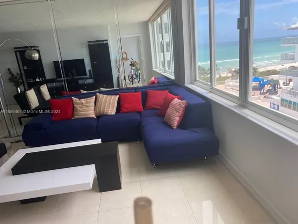 $4,199 | 5401 Collins Avenue, Unit 412, Miami Beach, FL 33140