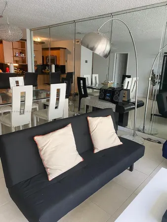 $4,199 | 5401 Collins Avenue, Unit 412, Miami Beach, FL 33140