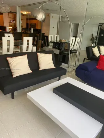 $4,199 | 5401 Collins Avenue, Unit 412, Miami Beach, FL 33140