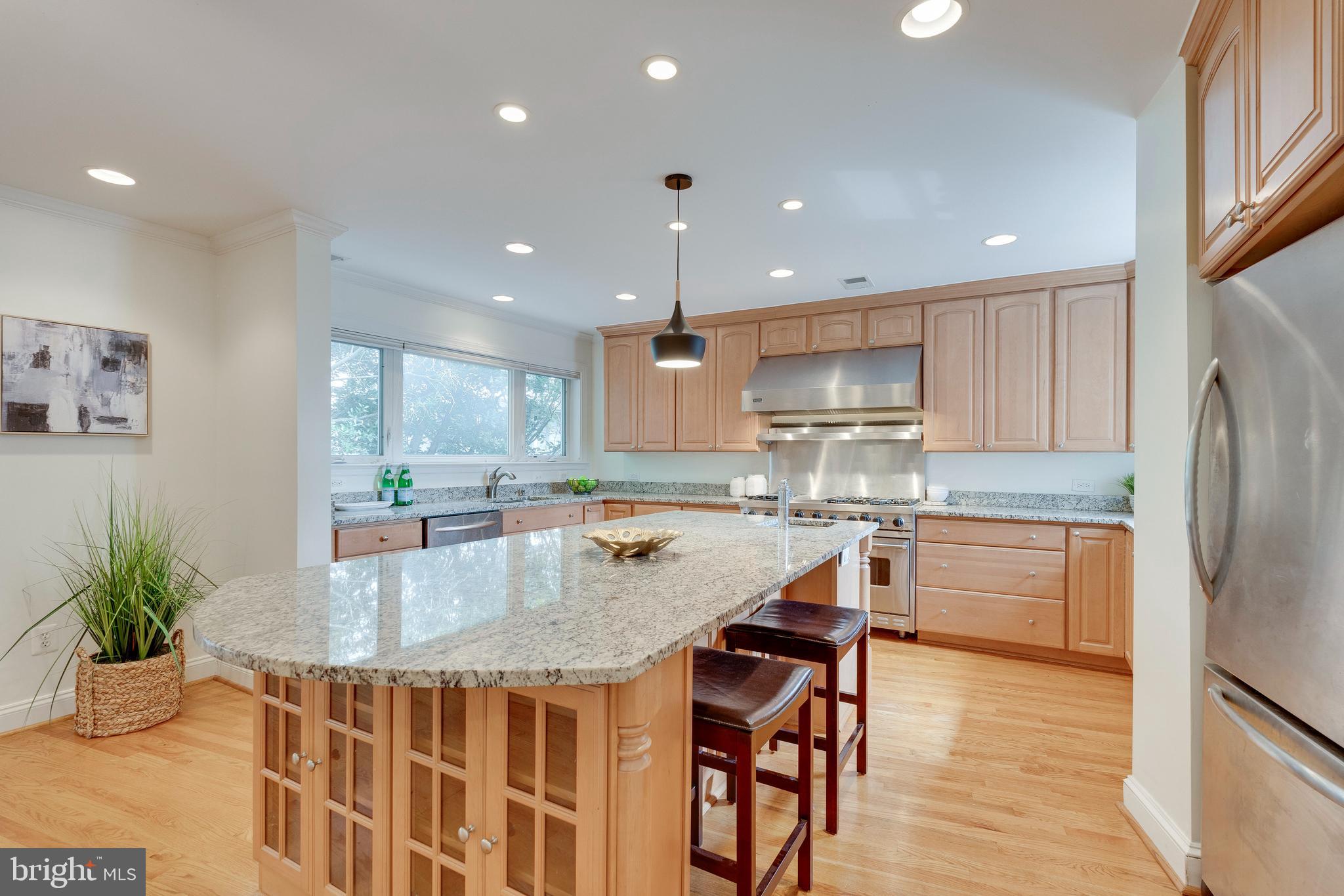 8104 Maple Ridge Road Bethesda, MD 20814 - Photo 18 of 61