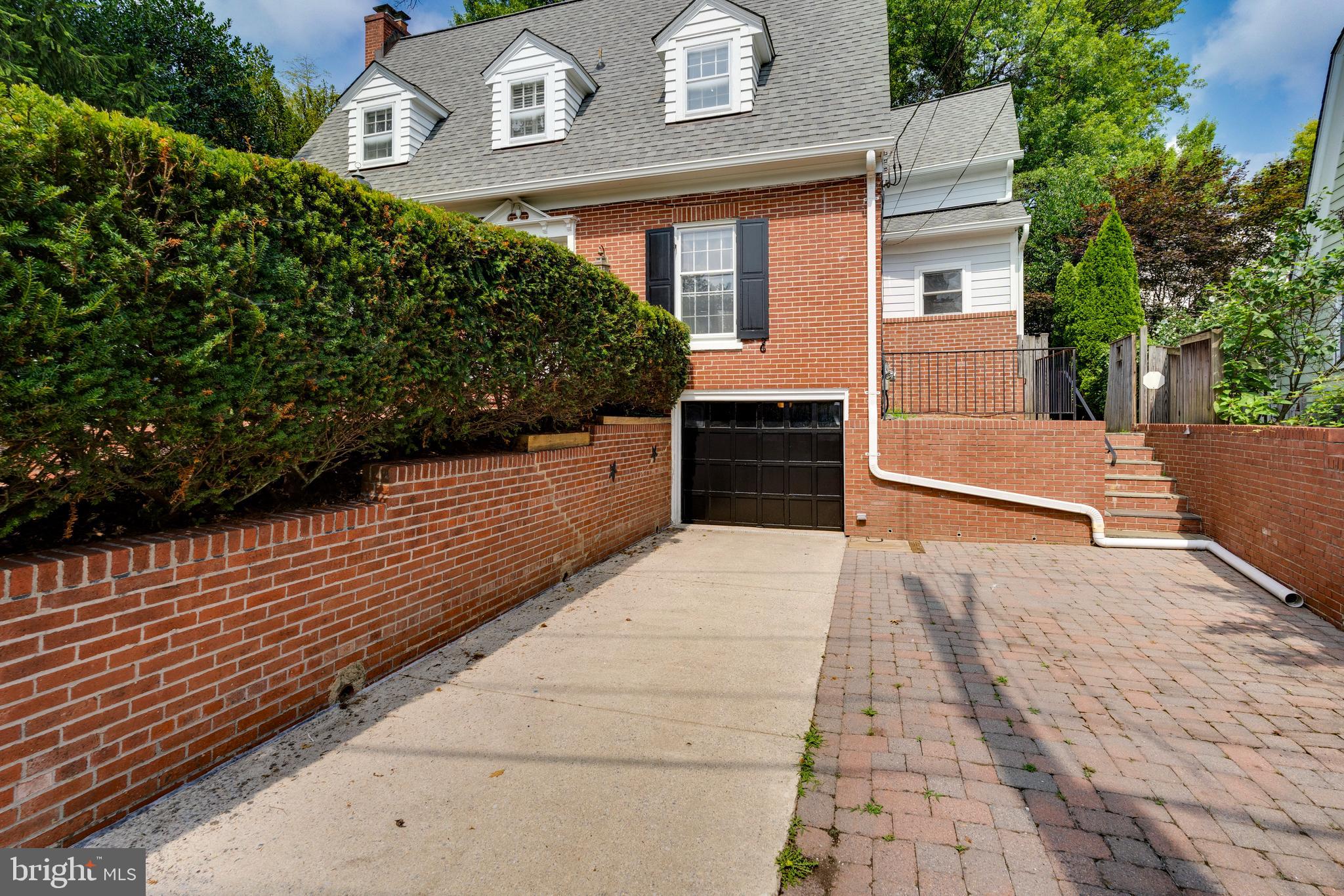 8104 Maple Ridge Road Bethesda, MD 20814 - Photo 4 of 61