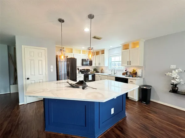 $2,200 | 11927 West Vita Circle, Houston, TX 77070