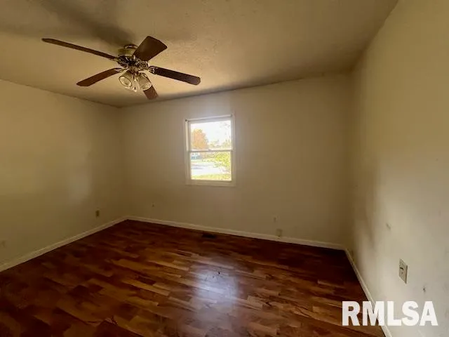 $129,900 | 101 North Lawrence Street, De Soto, IL 62924