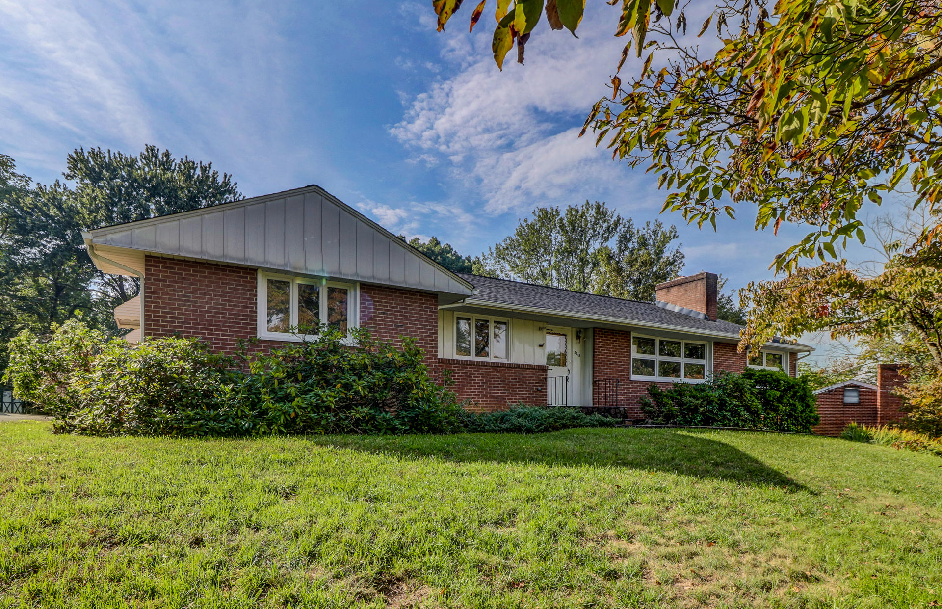 3218 Rasmont Road Roanoke, VA 24018 - Photo 1 of 37 IMG_1295_6_7_8_9