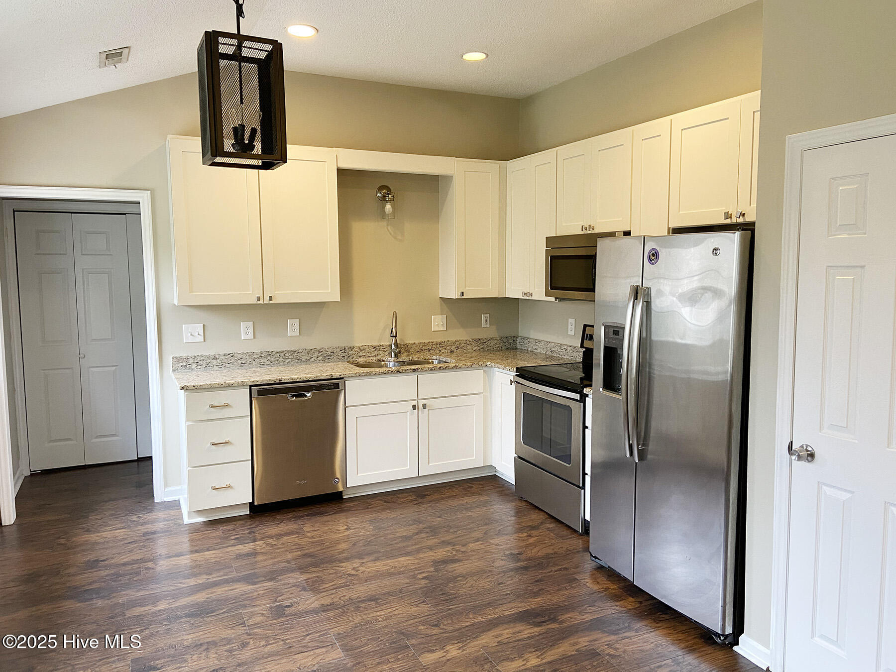 2526 Sapling Circle Wilmington, NC 28411 - Photo 3 of 12 2526saplingcir3_lg