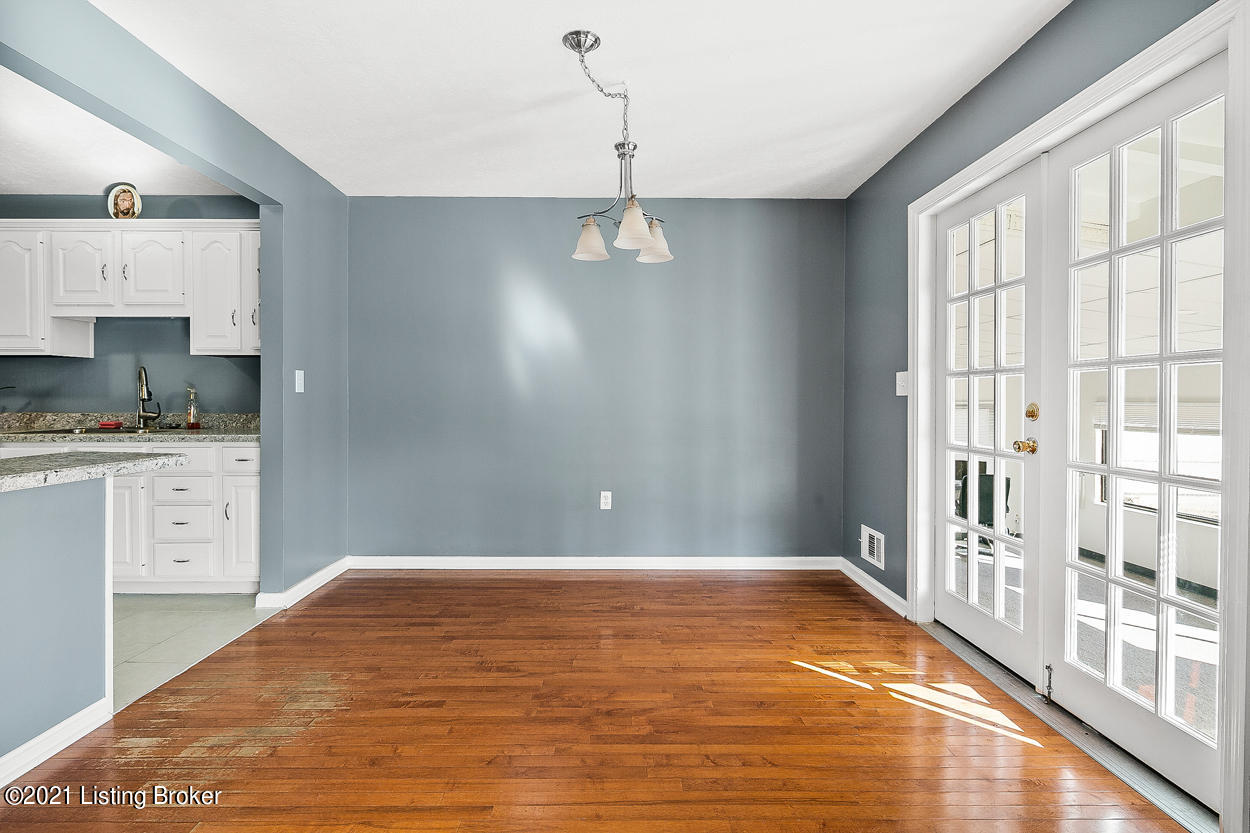 1544 Knight Road Louisville, KY 40216 - Photo 9 of 49 39