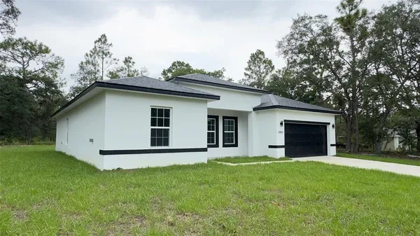 a view of a house with a yard