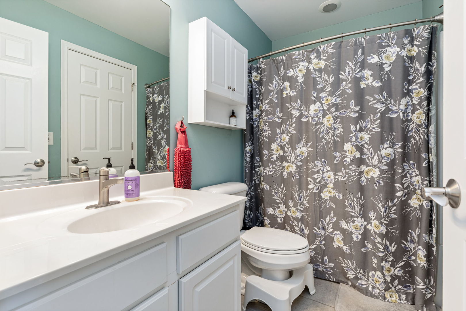 5003 Syracuse Court Plainfield, IL 60586 - Photo 16 of 18 a bathroom with a sink toilet and shower