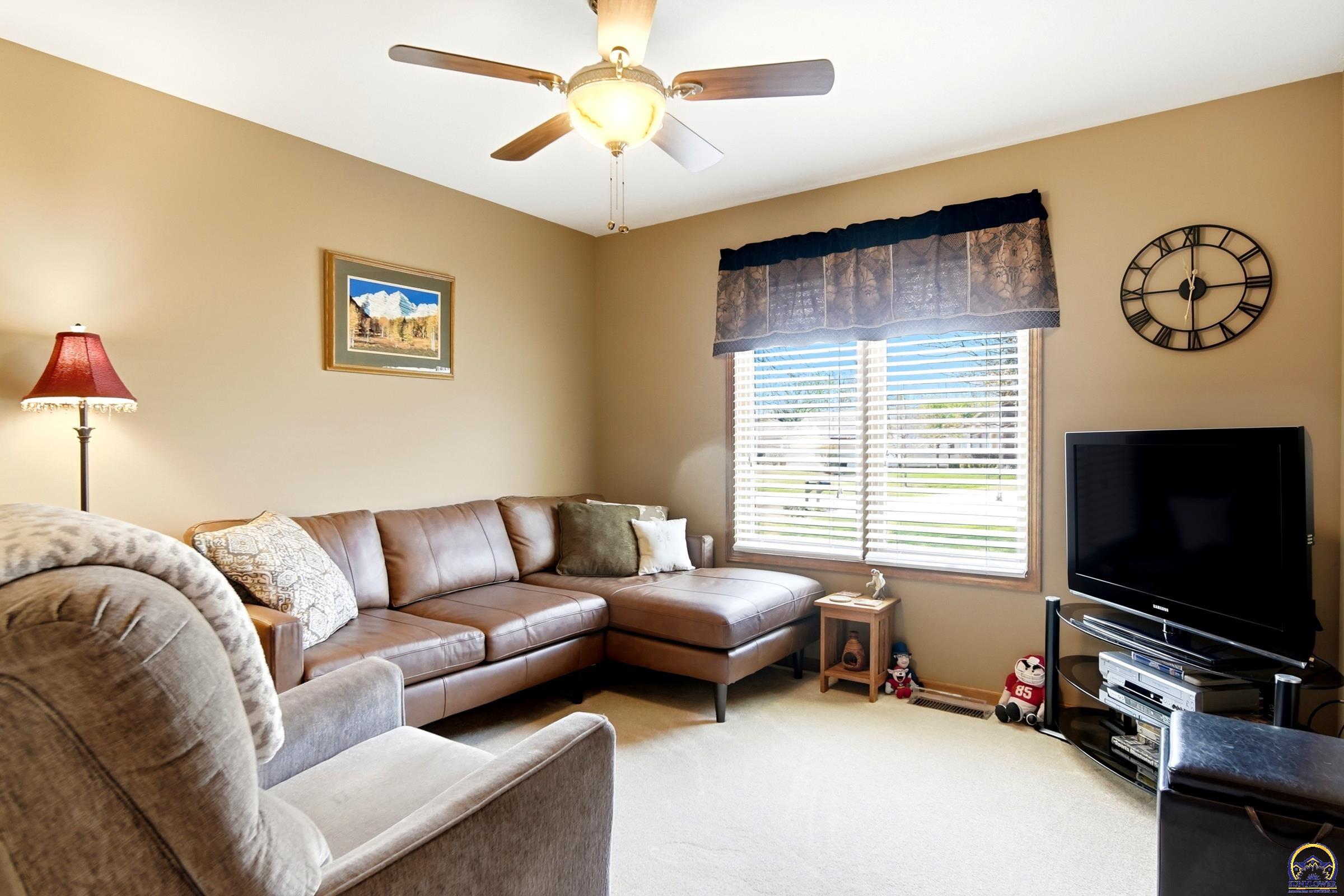 3108 Southwest Staffordshire Road Topeka, KS 66614 - Photo 11 of 30