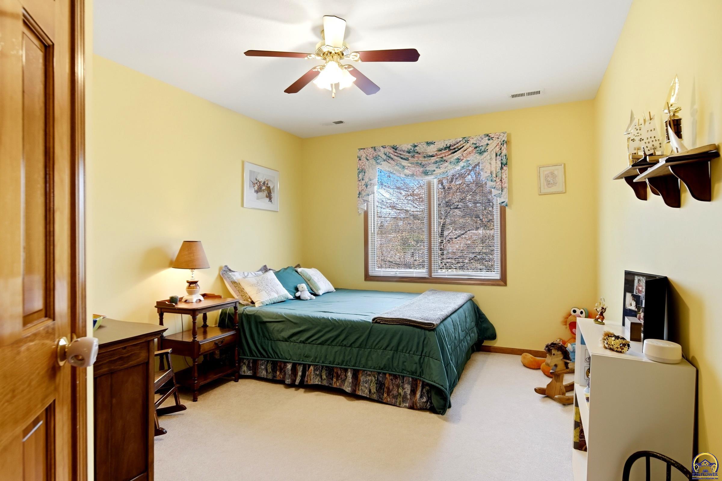 3108 Southwest Staffordshire Road Topeka, KS 66614 - Photo 15 of 30