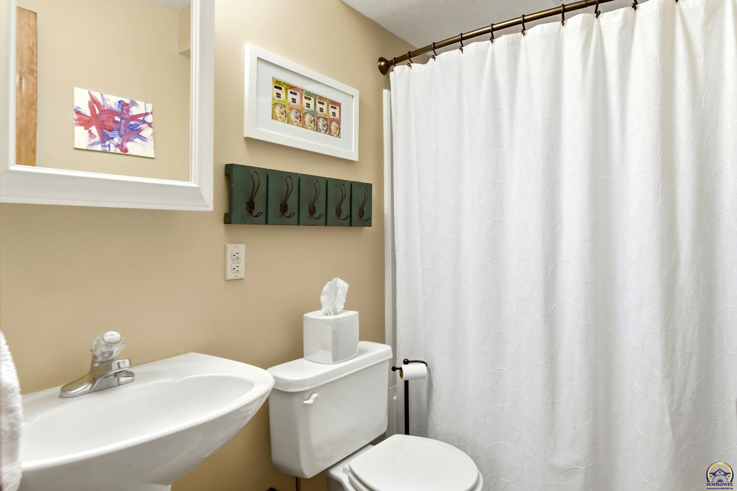 3108 Southwest Staffordshire Road Topeka, KS 66614 - Photo 26 of 30