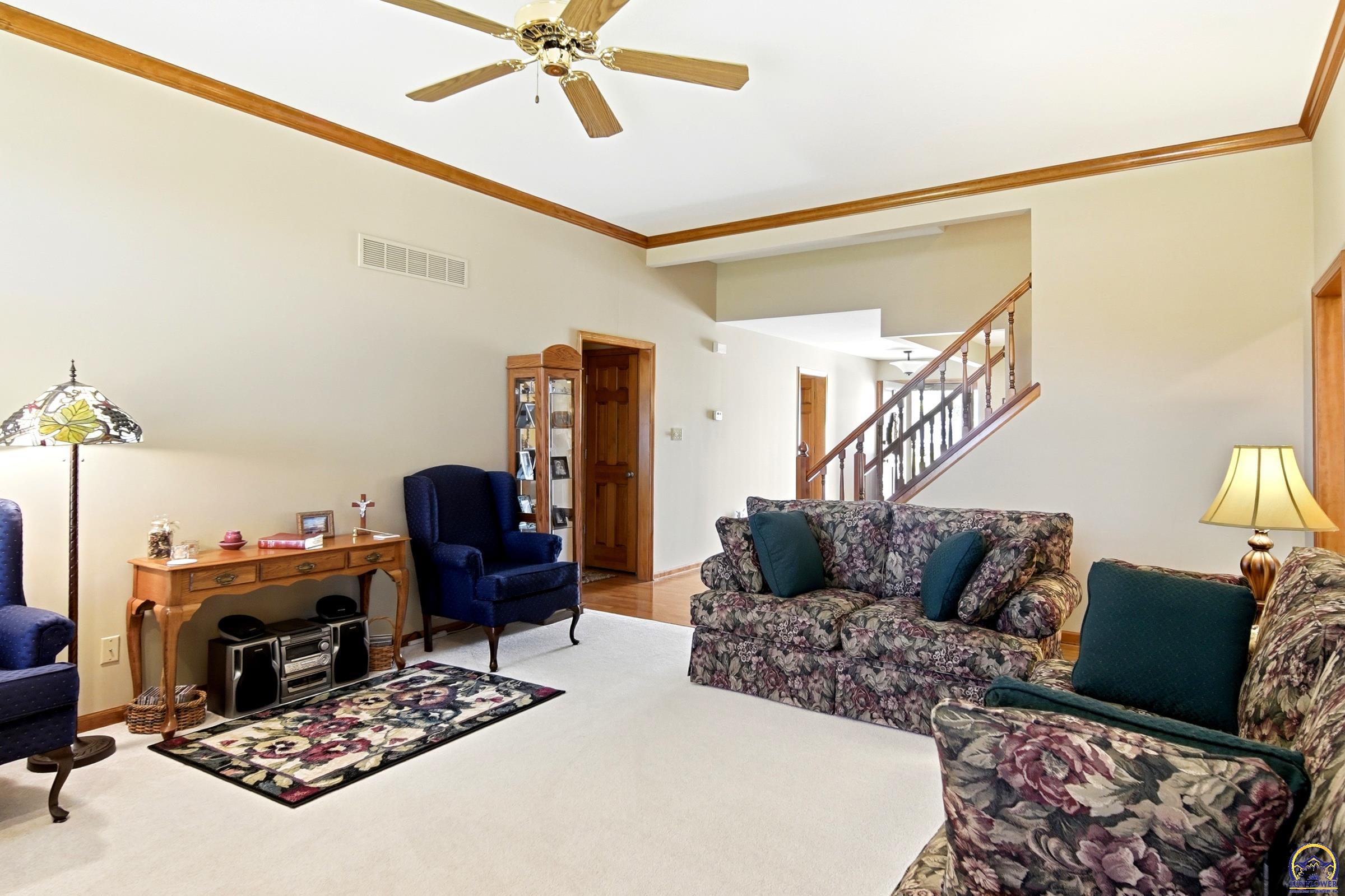 3108 Southwest Staffordshire Road Topeka, KS 66614 - Photo 4 of 30