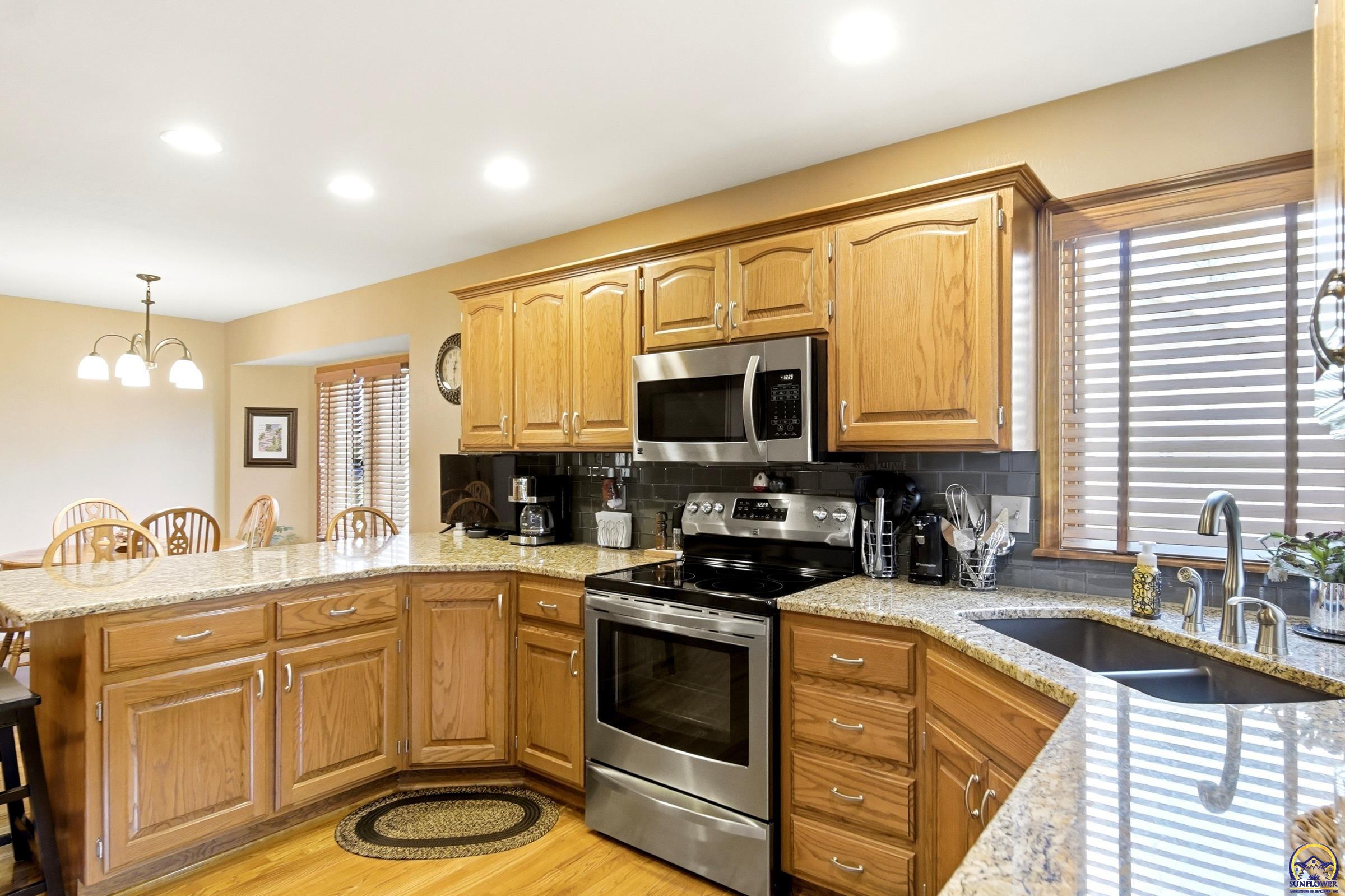 3108 Southwest Staffordshire Road Topeka, KS 66614 - Photo 7 of 30