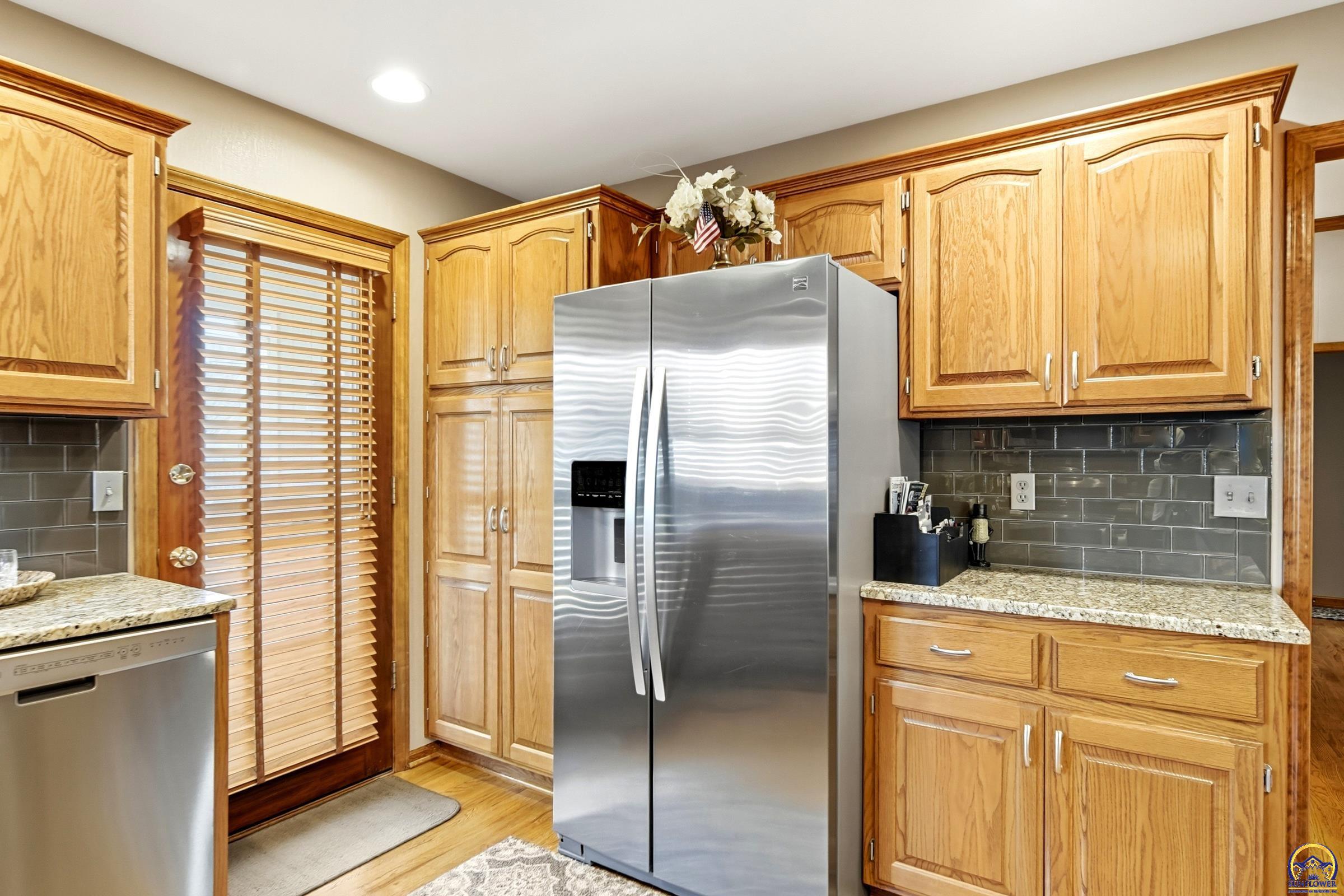 3108 Southwest Staffordshire Road Topeka, KS 66614 - Photo 8 of 30