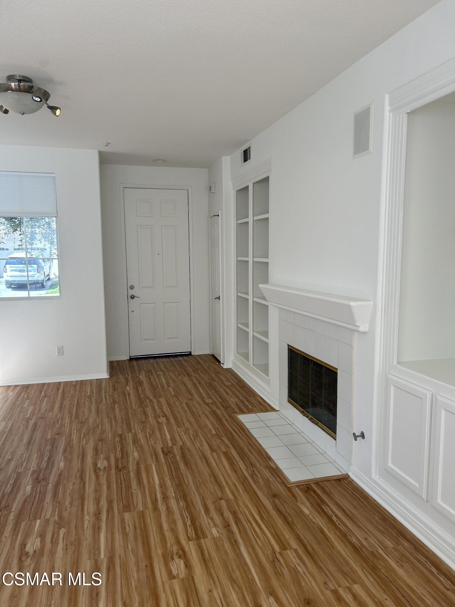 822 Pontoon Way Oxnard, CA 93035 - Photo 4 of 24 fireplace