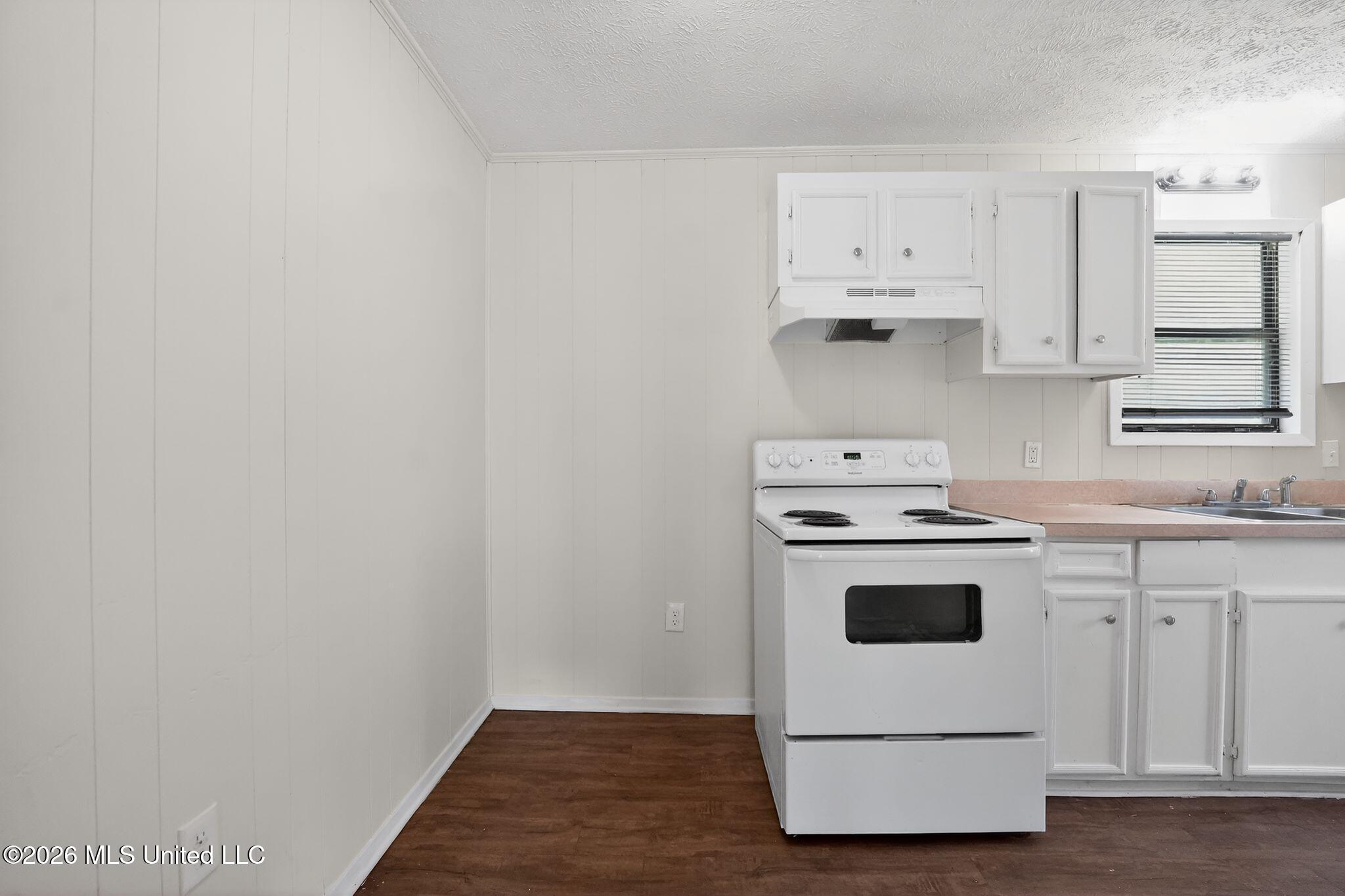 907 Tyler Street Pearl, MS 39208 - Photo 12 of 38 26_907_Tyler_St_Pearl_MS_39208-Kitchen-D