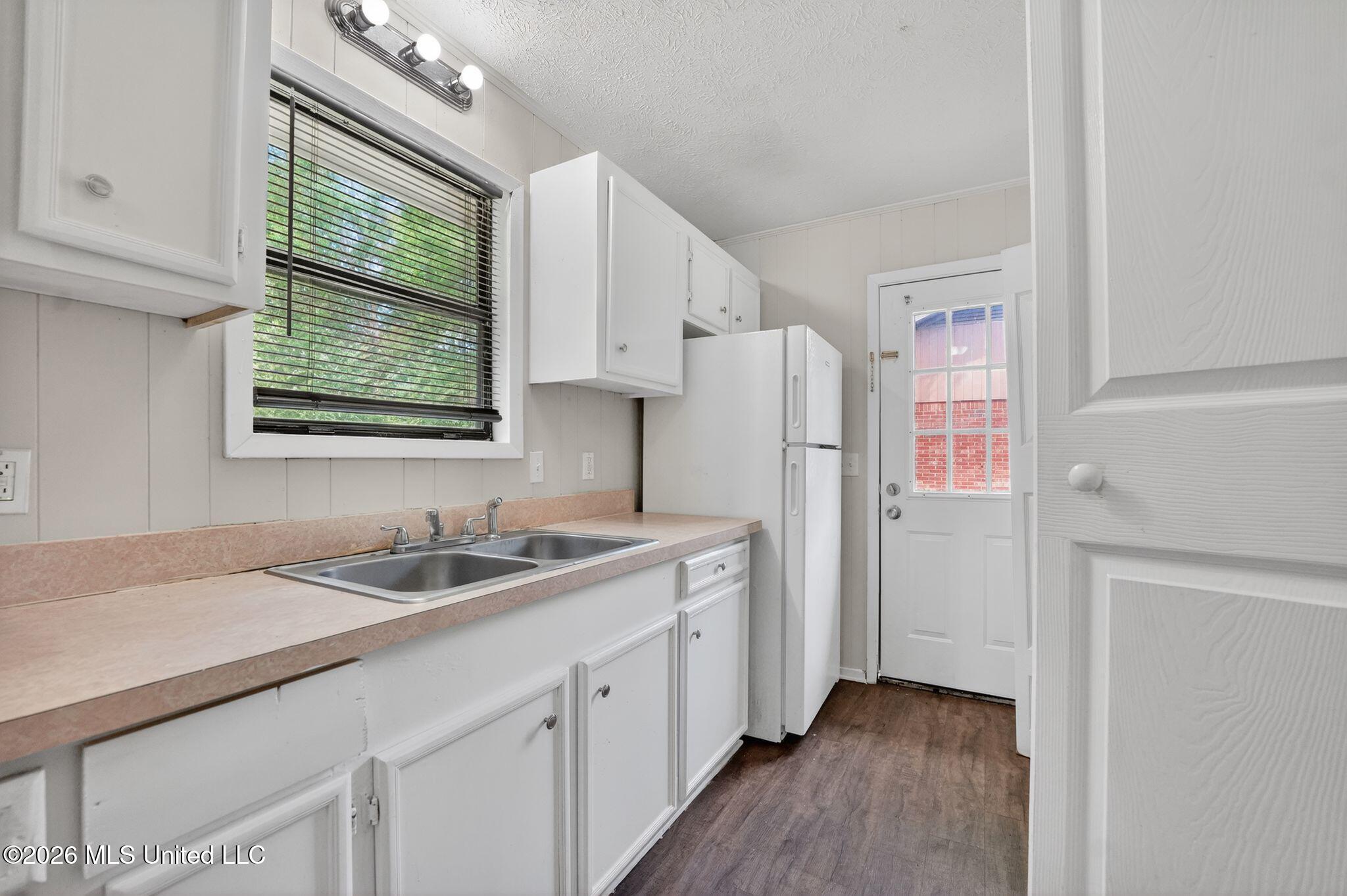 907 Tyler Street Pearl, MS 39208 - Photo 14 of 38 24_907_Tyler_St_Pearl_MS_39208-Kitchen-D