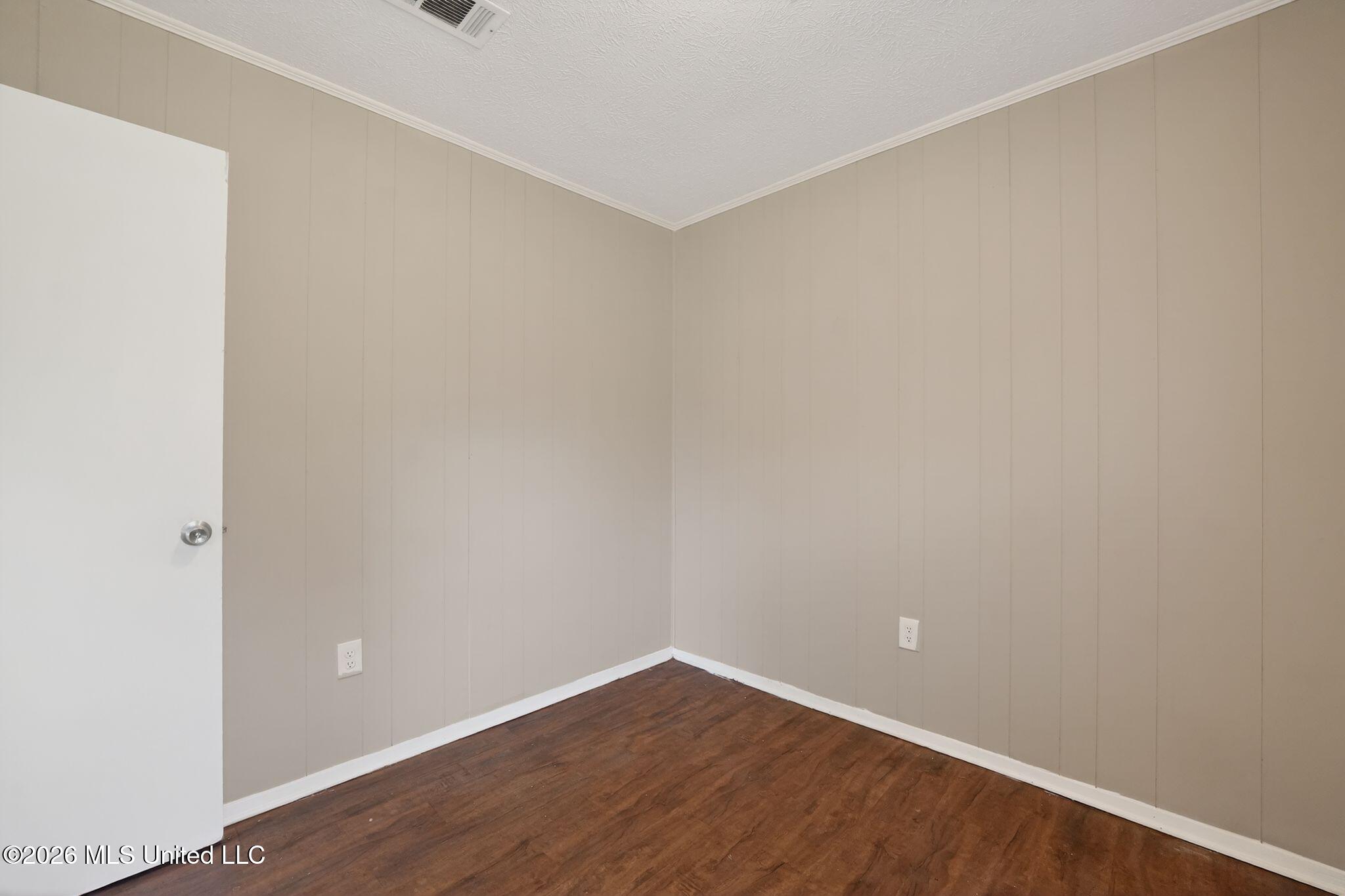 907 Tyler Street Pearl, MS 39208 - Photo 18 of 38 13_907_Tyler_St_Pearl_MS_39208-Living_ro