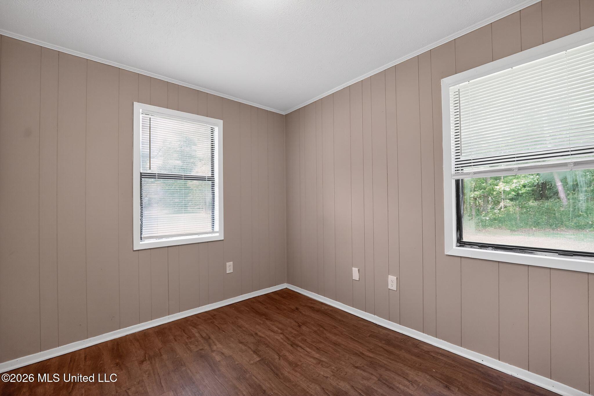 907 Tyler Street Pearl, MS 39208 - Photo 20 of 38 16_907_Tyler_St_Pearl_MS_39208-Living_ro