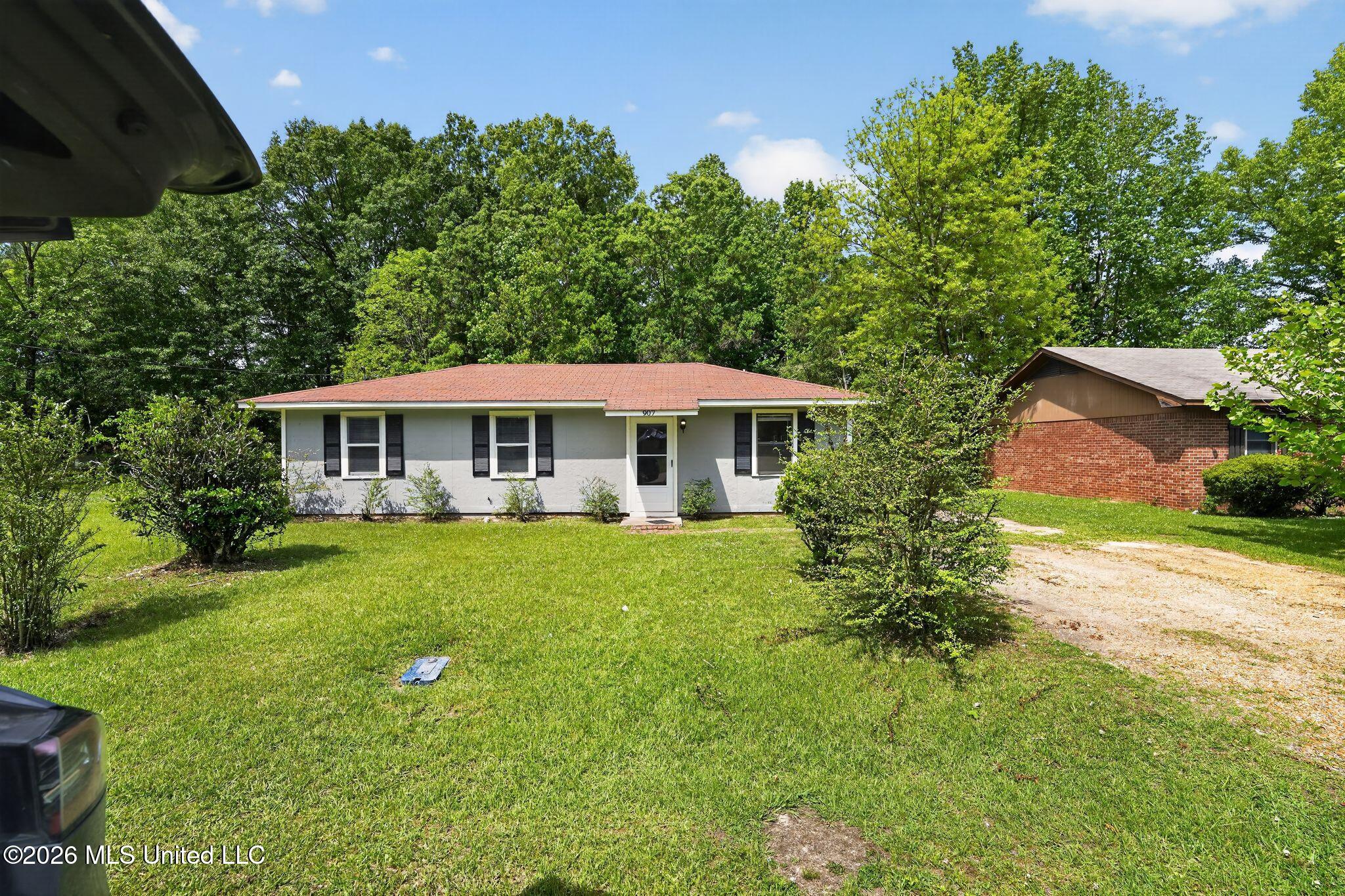 907 Tyler Street Pearl, MS 39208 - Photo 2 of 38 03_907_Tyler_St_Pearl_MS_39208-Exterior-