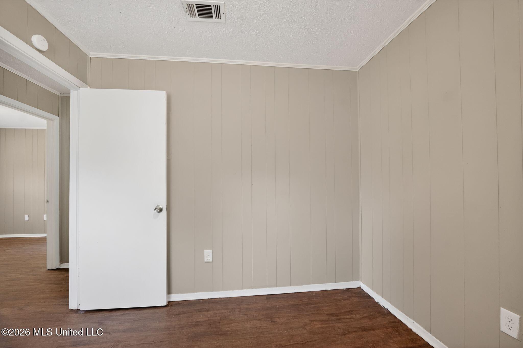 907 Tyler Street Pearl, MS 39208 - Photo 21 of 38 18_907_Tyler_St_Pearl_MS_39208-Living_ro