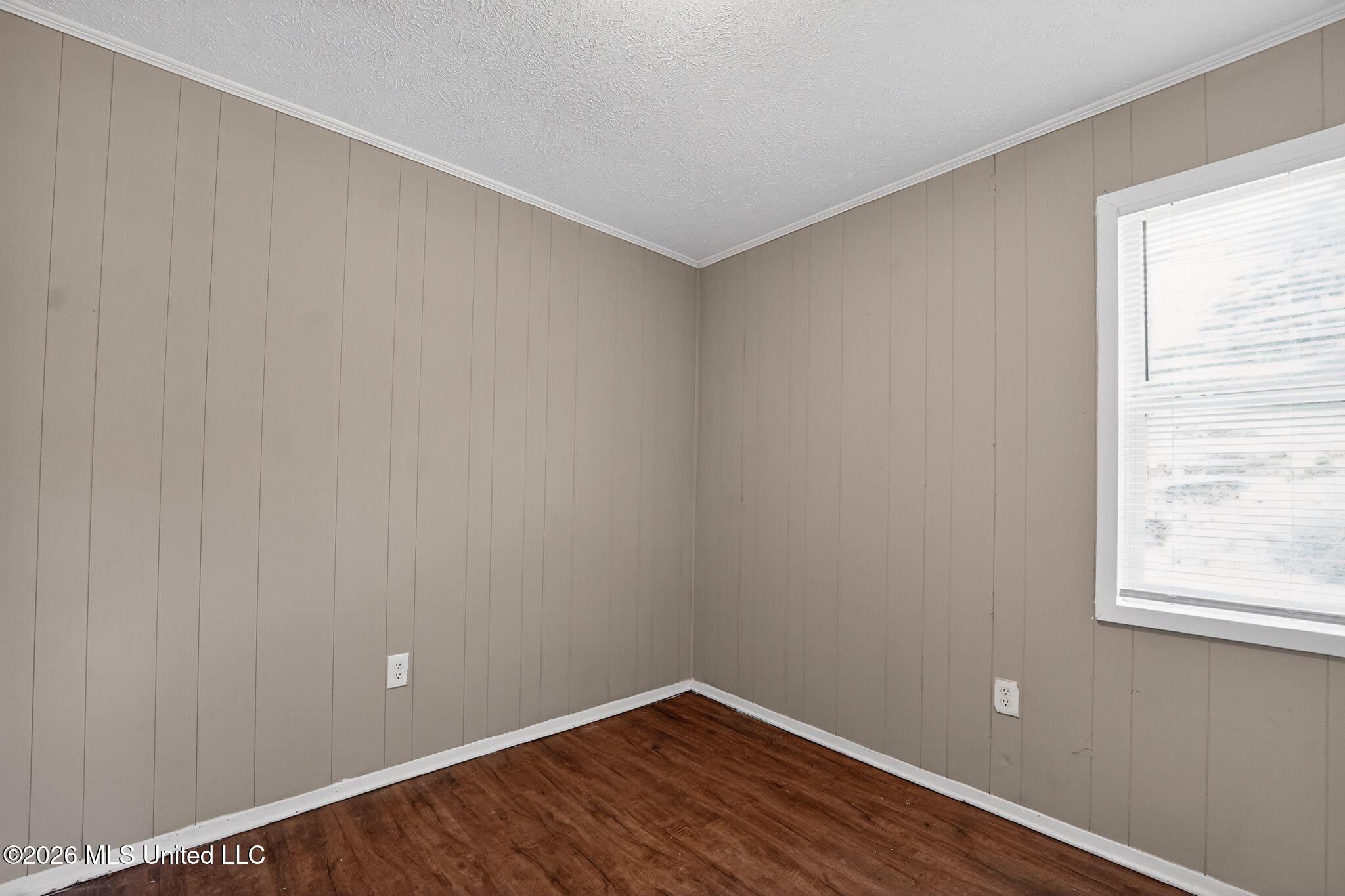 907 Tyler Street Pearl, MS 39208 - Photo 24 of 38 22_907_Tyler_St_Pearl_MS_39208-Living_ro