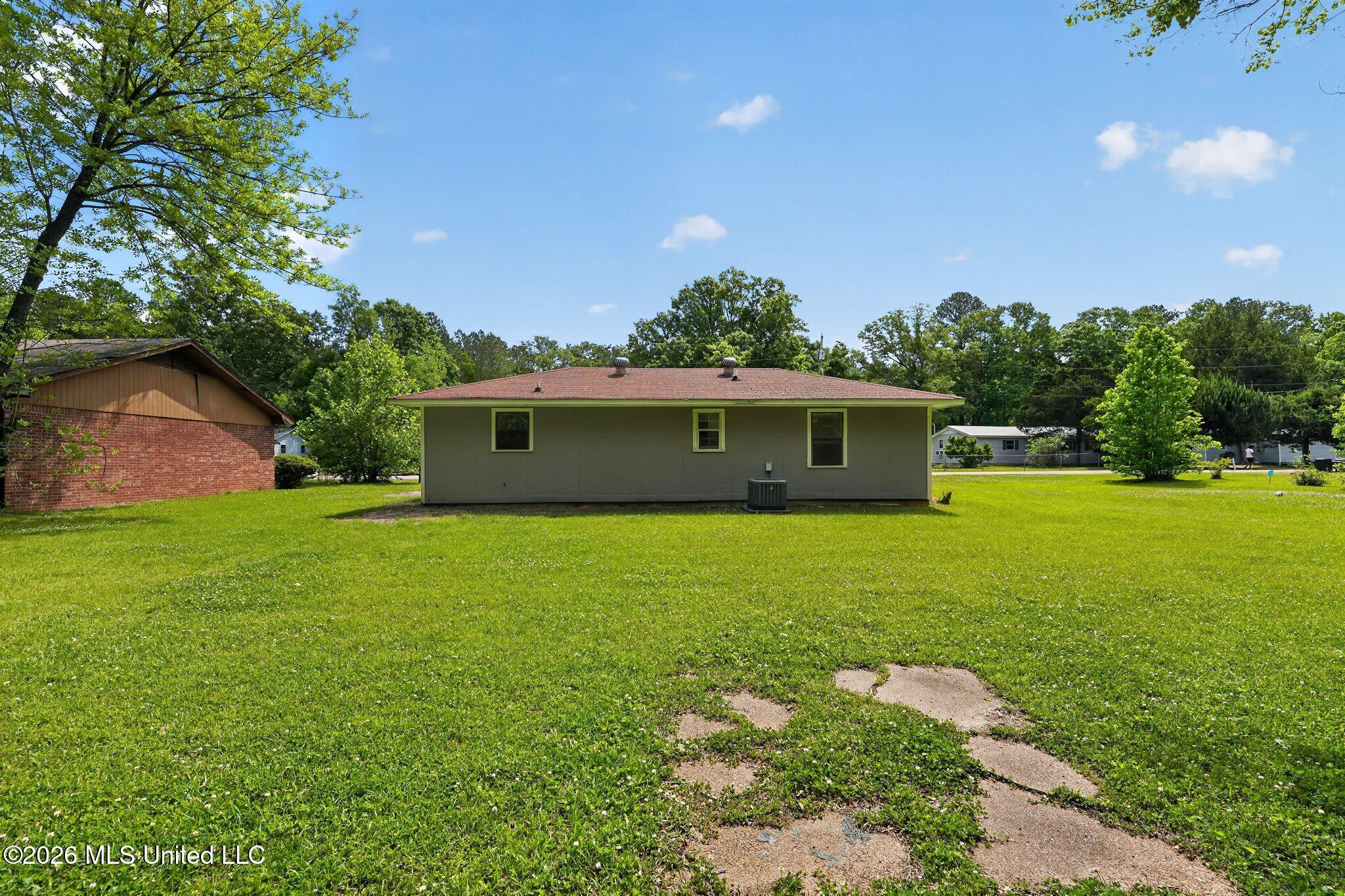 907 Tyler Street Pearl, MS 39208 - Photo 37 of 38 05_907_Tyler_St_Pearl_MS_39208-Exterior-