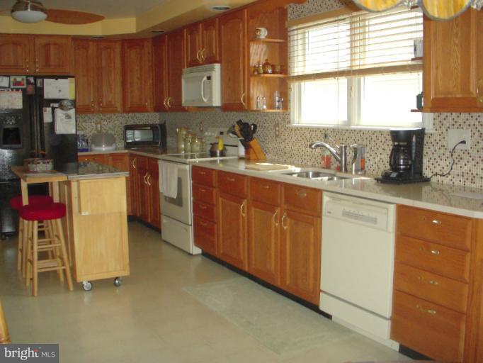 809 Rosedale Avenue Rosedale, MD 21237 - Photo 10 of 19 Kitchen 2