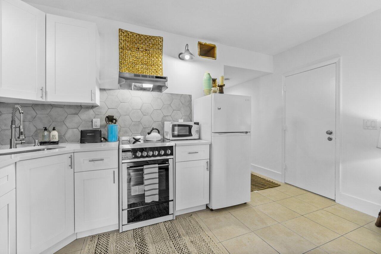 13334 Polo Club Road, Unit 206 Wellington, FL 33414 - Photo 39 of 52 008-13334PoloClubRoad-Wellington-FL-3341