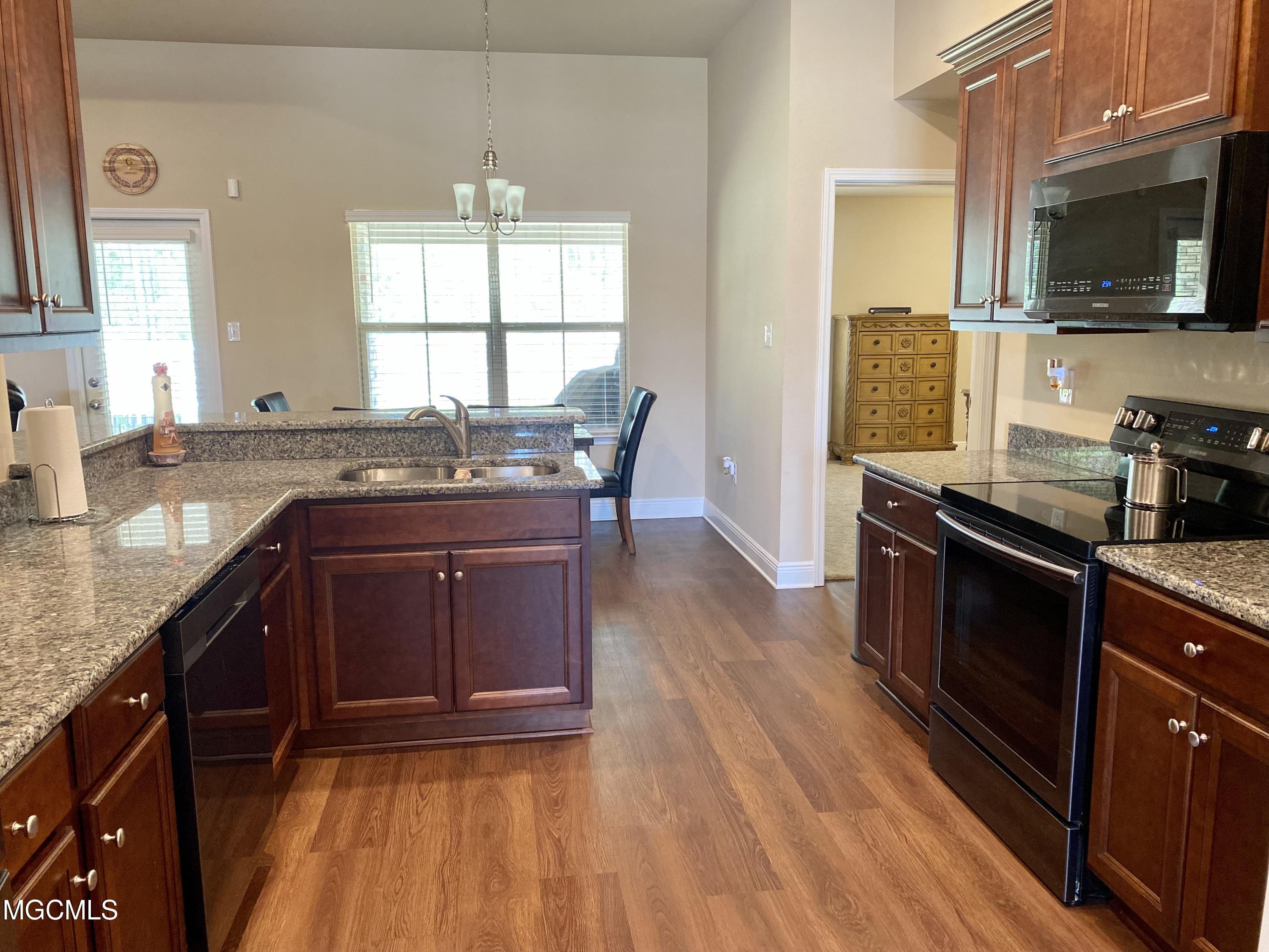 6892 Biddix Evans Road Ocean Springs, MS 39564 - Photo 2 of 24 kitchen