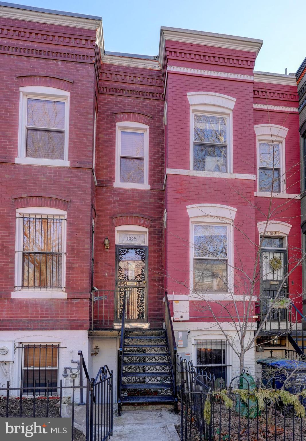 1209 I Street Southeast Washington, DC 20003 - Photo 3 of 30