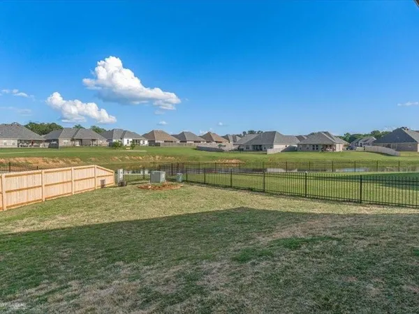 $385,000 | 133 Brimestone Loop, Benton, LA 71006