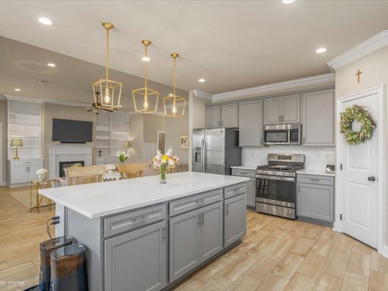 133 Brimestone Loop Benton, LA 71006 - Photo 5 of 31 Stainless steel appliances. Looks brand new!