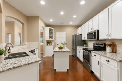 $625,000 | 207 Cove Creek Drive, Spicewood, TX 78669