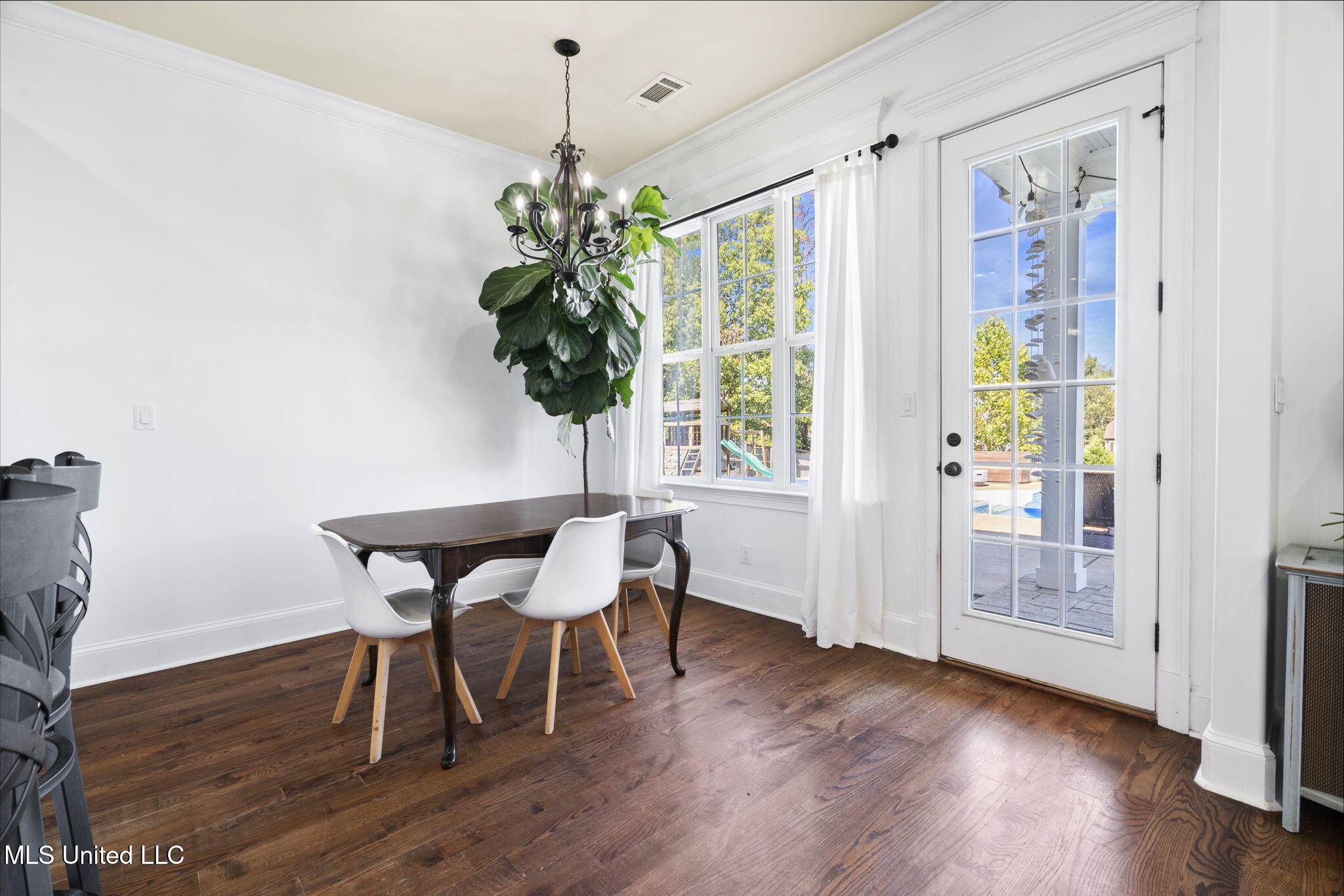 566 Shadow View Drive Hernando, MS 38632 - Photo 12 of 50 12-web-or-mls-566 SHADOW VIEW DRIVE-11