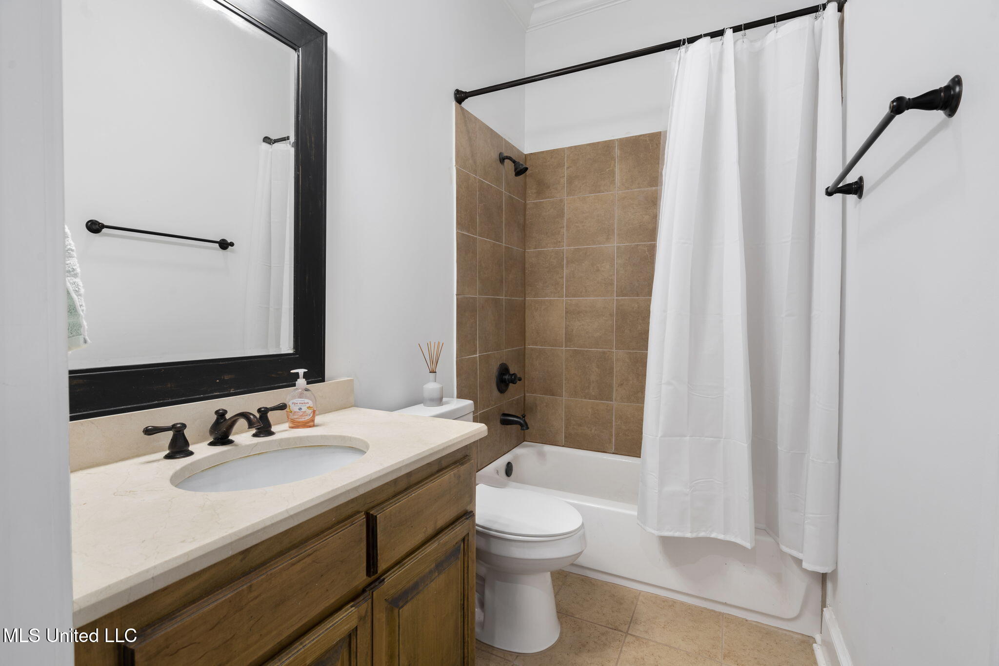 566 Shadow View Drive Hernando, MS 38632 - Photo 22 of 50 22-web-or-mls-566 SHADOW VIEW DRIVE-21