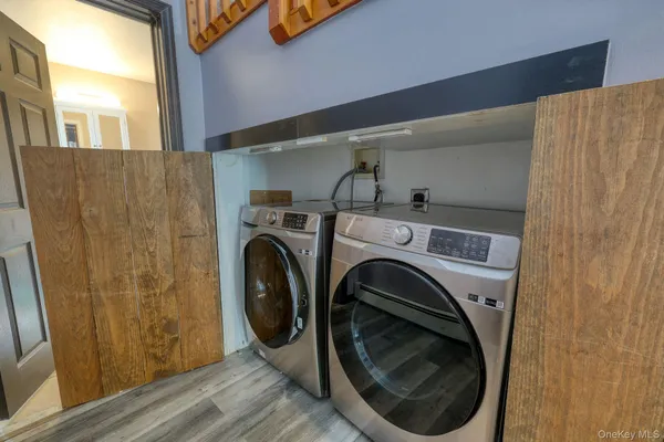 a view of a back yard