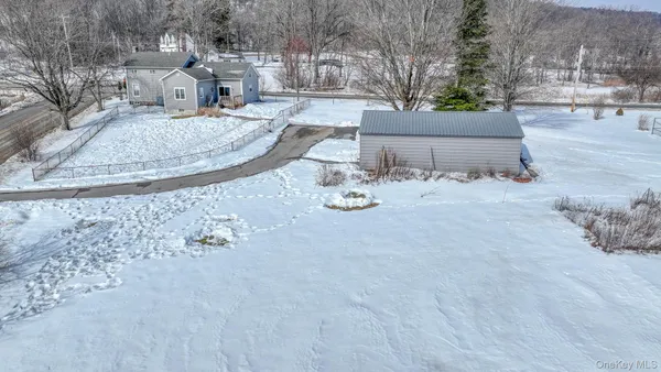 a view of backyard of the house