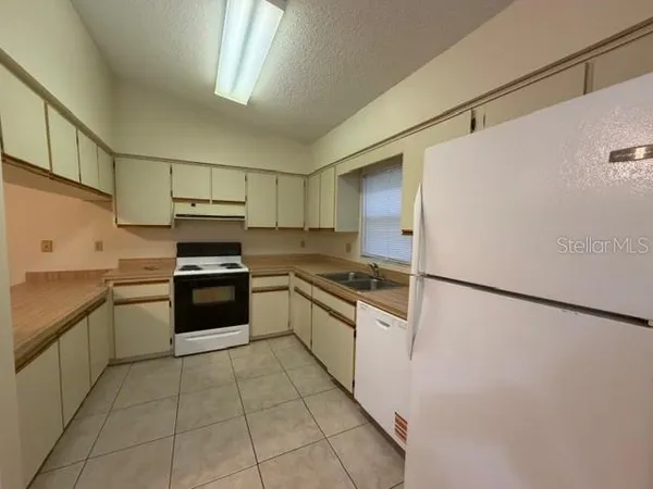 $1,200 | 32818 Lake Square Court, Unit 10, Leesburg, FL 34788