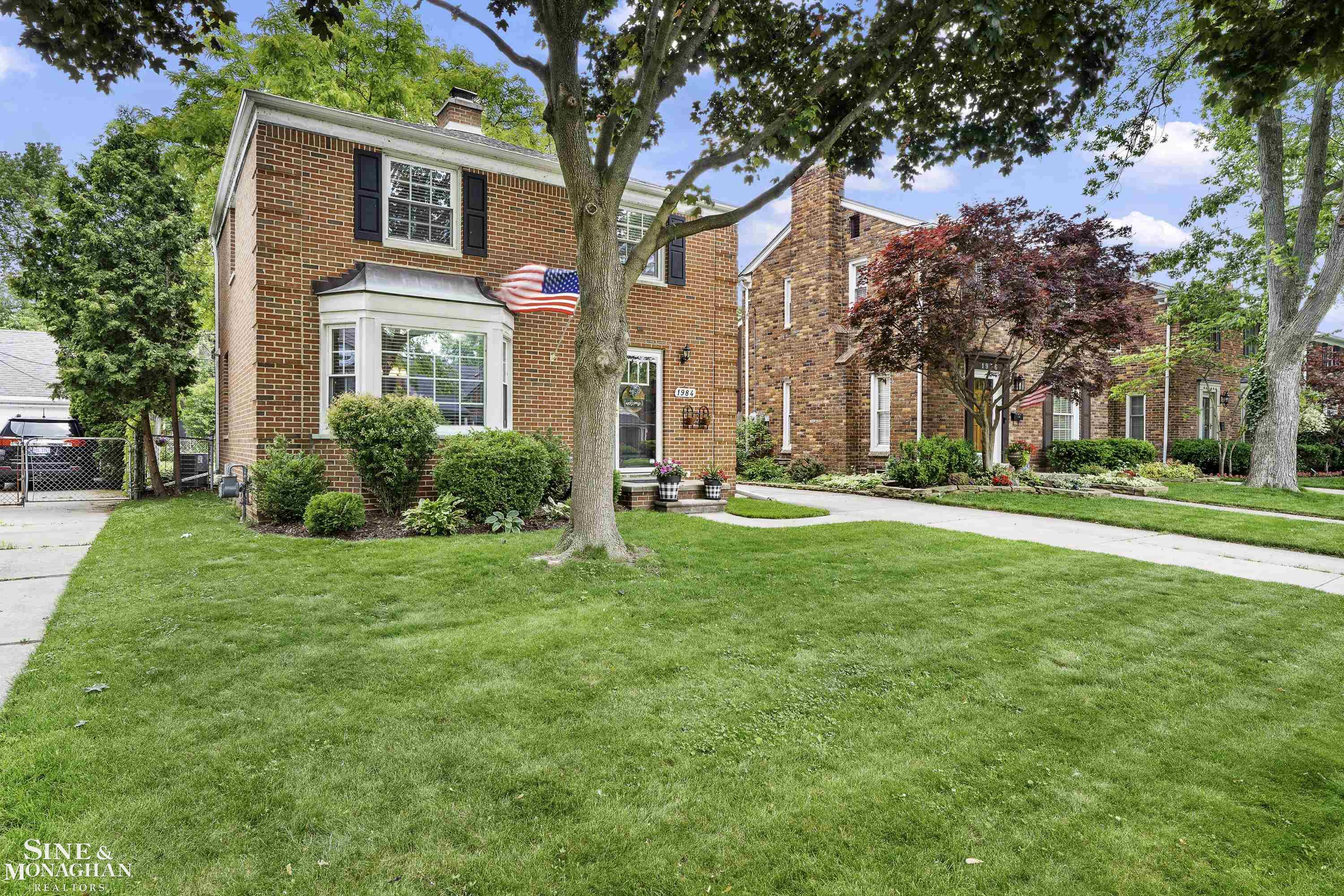 1984 Lancaster Street Grosse Pointe, MI 48236 - Photo 28 of 33 50177892-bb281489-5299-4d19-89cd-a39126a58524.JPG