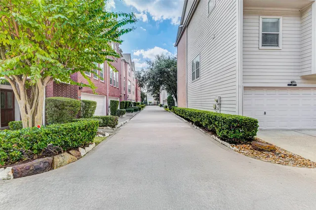 $470,000 | 30 Waugh Drive, Unit A, Houston, TX 77007