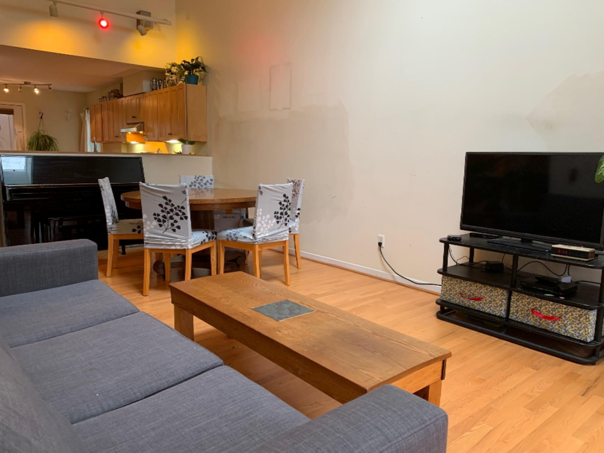 424 Little Lake Drive, Unit 36 Ann Arbor, MI 48103 - Photo 13 of 20 Living Room 2