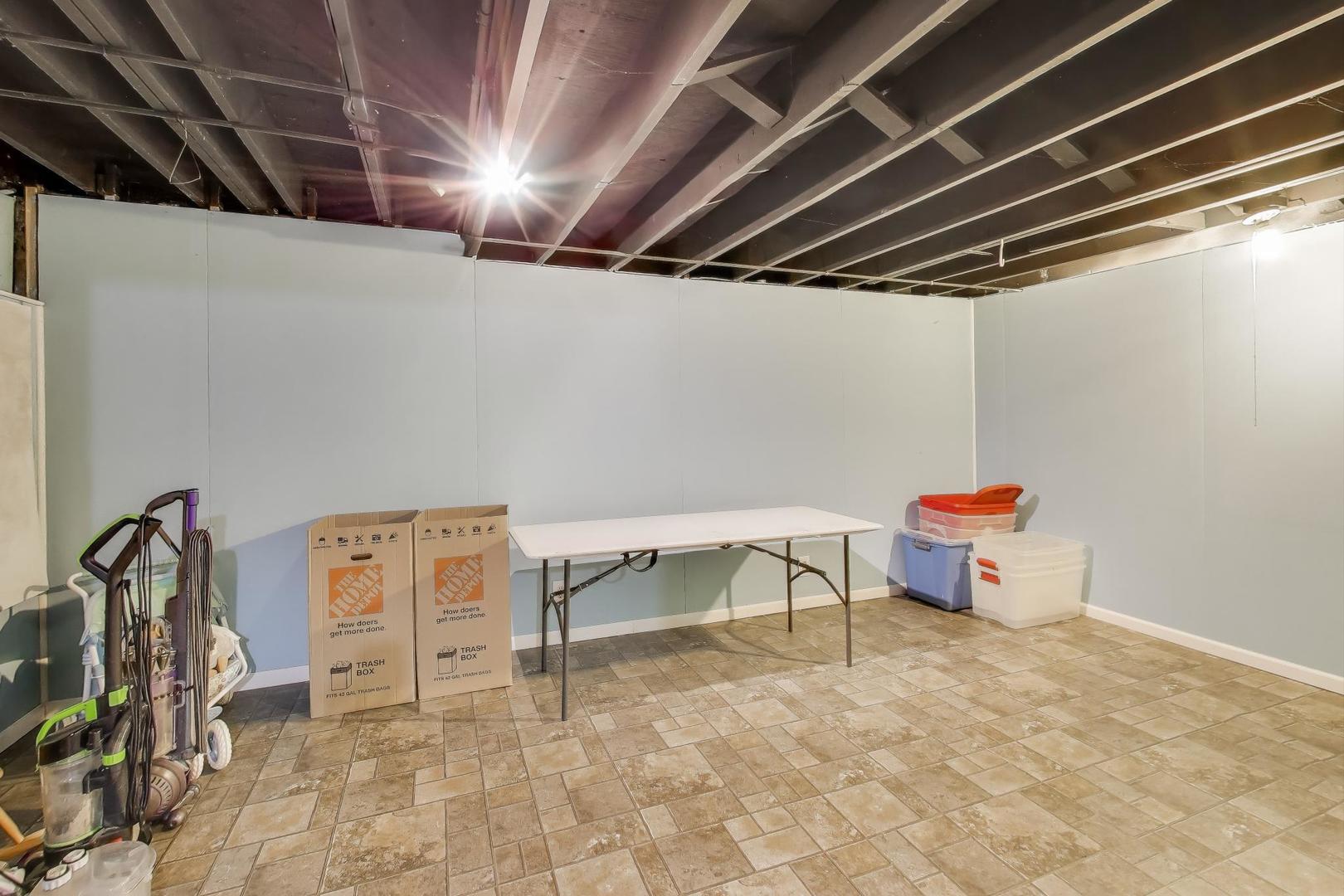 1407 Wilson Avenue Wheaton, IL 60189 - Photo 25 of 31 a utility room with dryer and washer