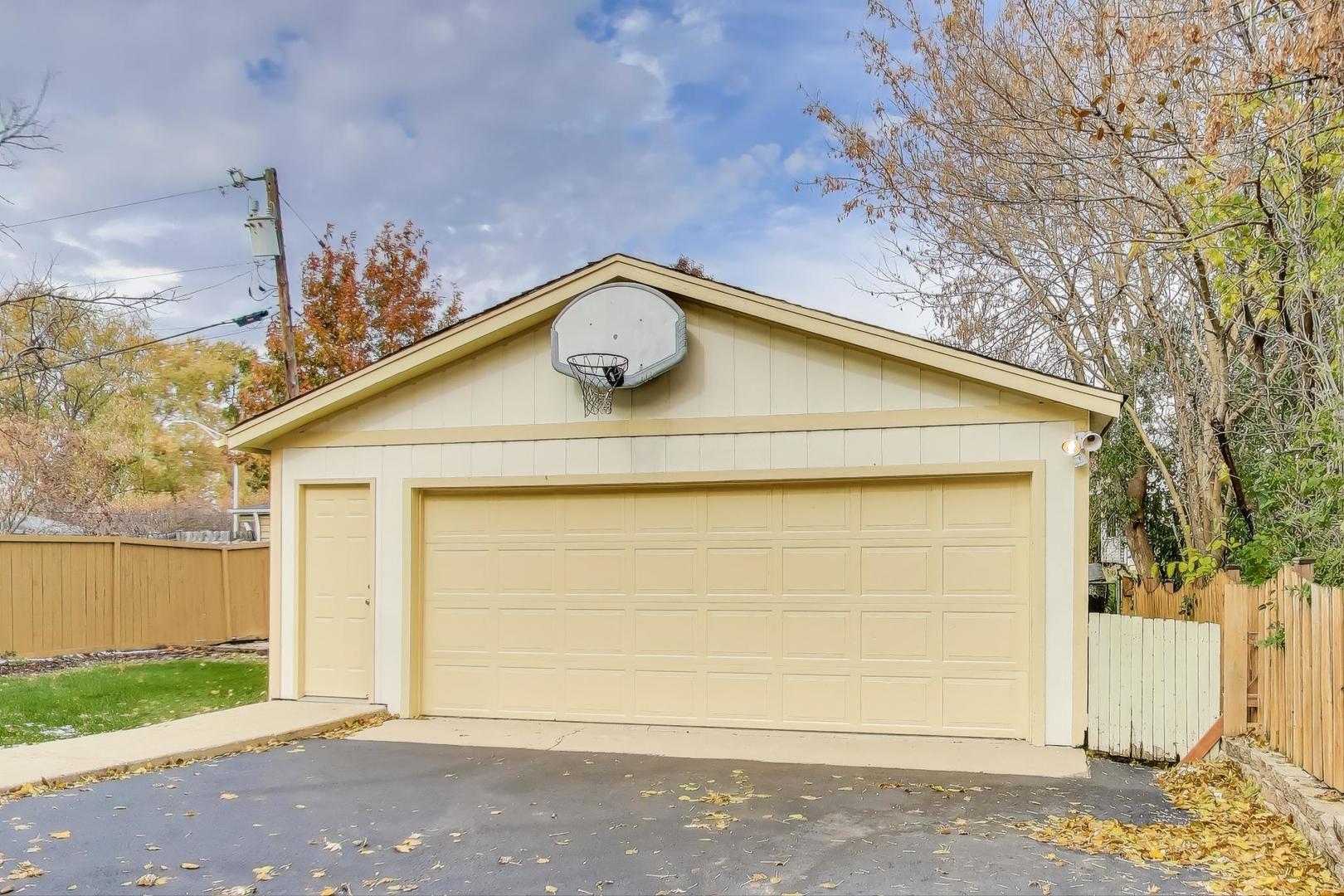 1407 Wilson Avenue Wheaton, IL 60189 - Photo 31 of 31 a view of a garage