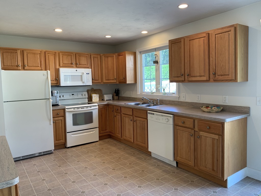 3 Autumn Woods Drive, Unit 3 Rutland, MA 01543 - Photo 7 of 15