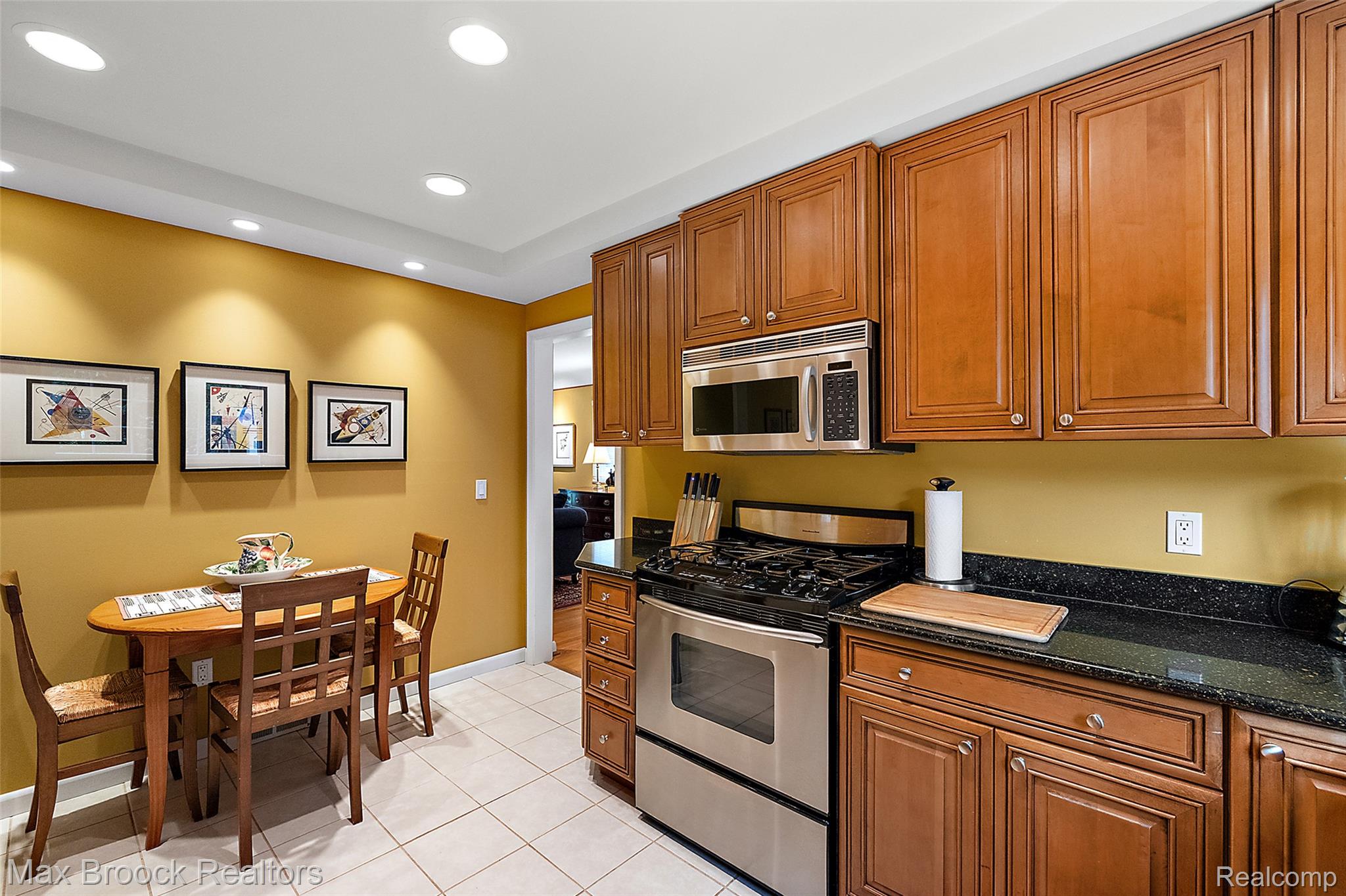 18408 Beverly Road Franklin, MI 48025 - Photo 11 of 34 18408 Beverly -51.jpg