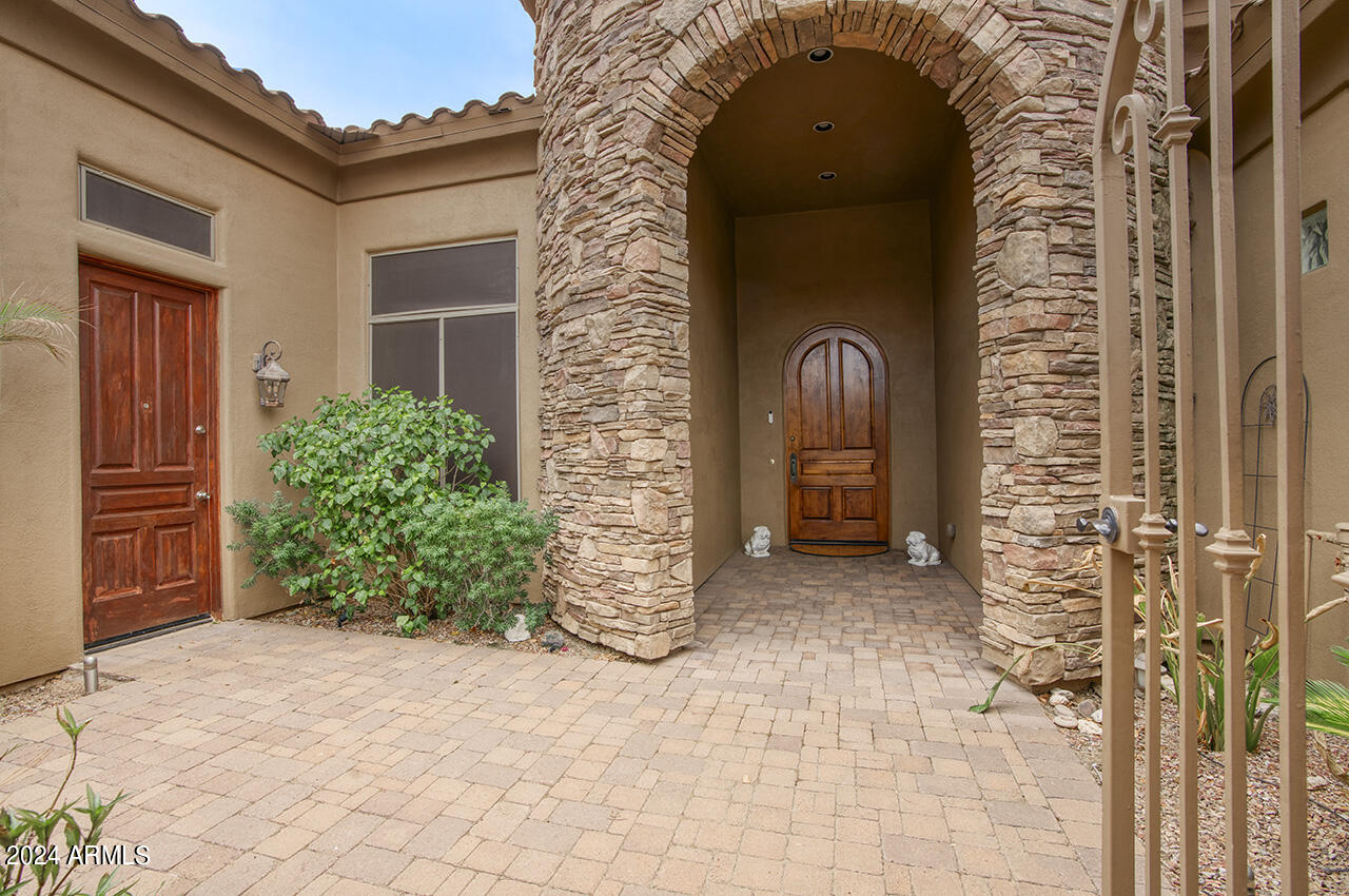 8927 East Wethersfield Road Scottsdale, AZ 85260 - Photo 2 of 28 Exterior Entry
