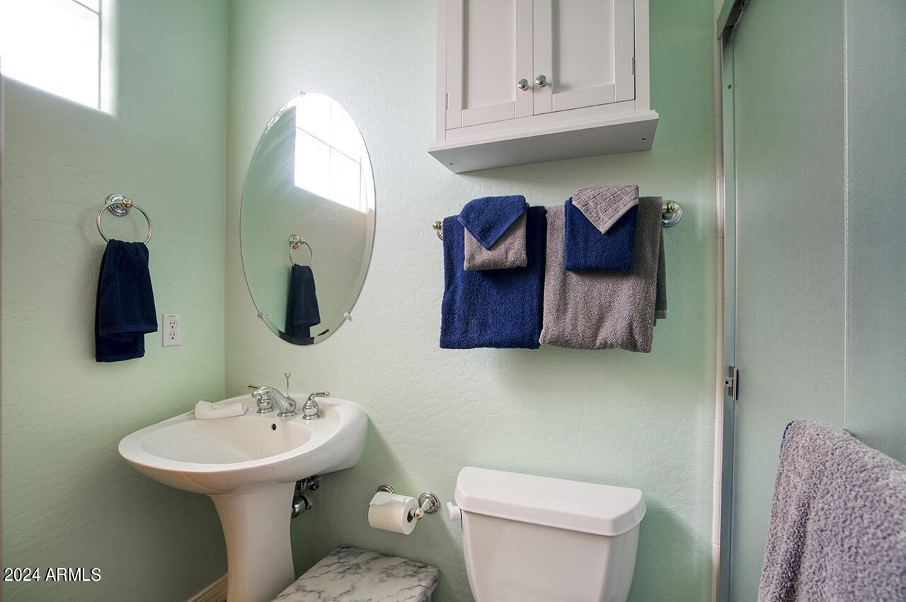 8927 East Wethersfield Road Scottsdale, AZ 85260 - Photo 21 of 28 Guest Casita Bathroom 3