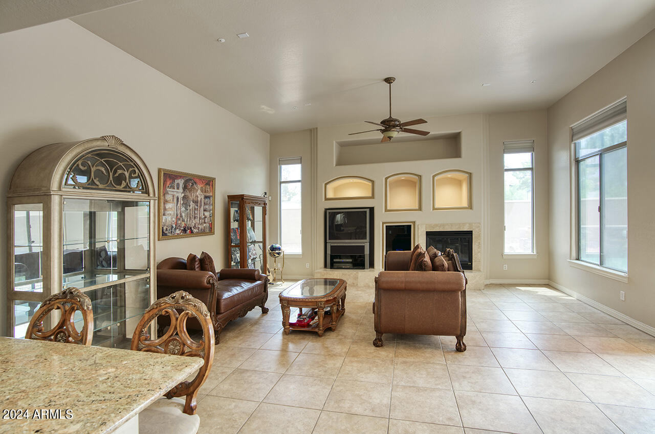 8927 East Wethersfield Road Scottsdale, AZ 85260 - Photo 6 of 28 Dining | Kitchen View