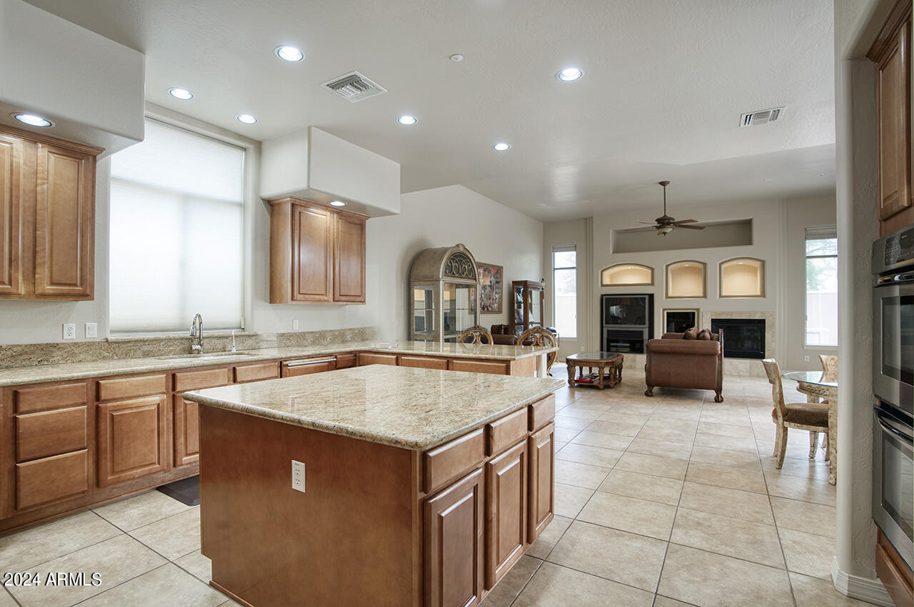 8927 East Wethersfield Road Scottsdale, AZ 85260 - Photo 10 of 28 Kitchen